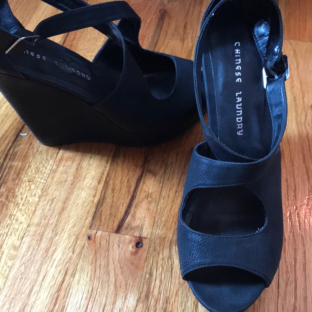 Black wedges!